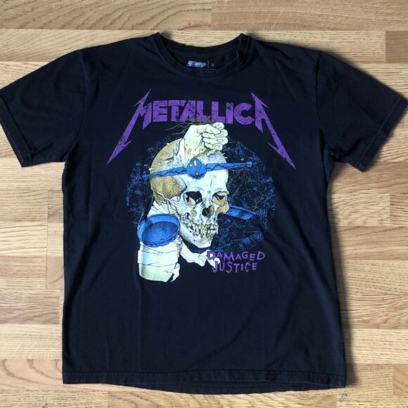 METALLICA (Size L) Damaged Justice Tour Graphic T-Shirt - Picture 2 of 6